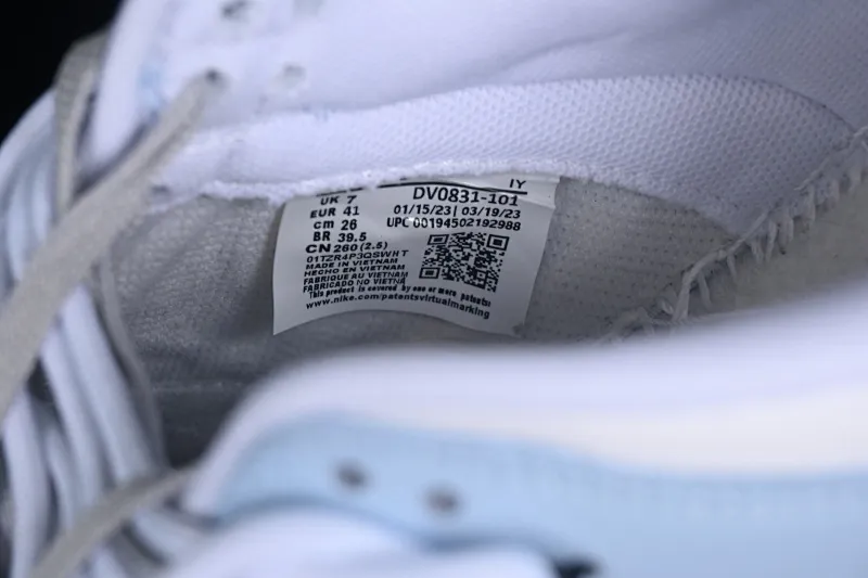 All categories Nk SB Dunk series Nk SB Dunk Low low-top sneakers Nk Dunk Pure "Platinum" Little Bear Story White Blue Brown Simple and versatile SB strap low-top casual sneakers DV0831-101